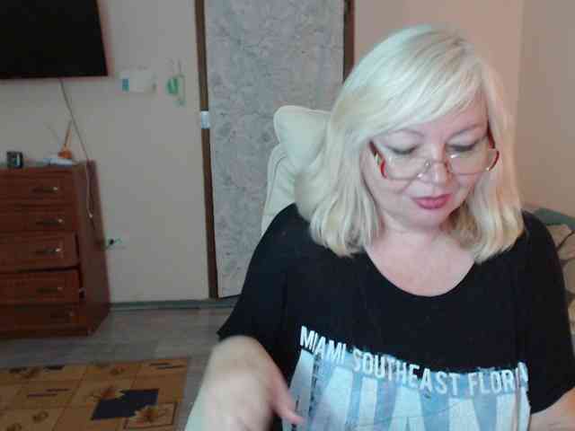 EvelynLoveShy