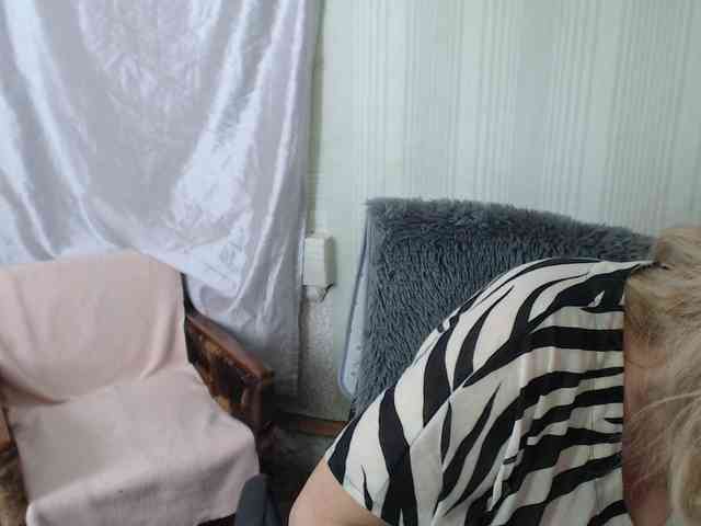 EvelynLoveShy webcam