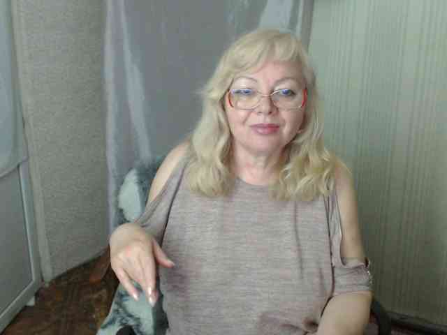 EvelynLoveShy webcam
