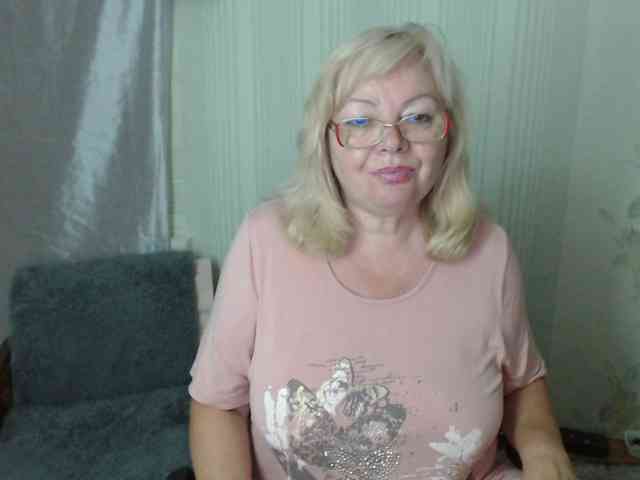 EvelynLoveShy webcam