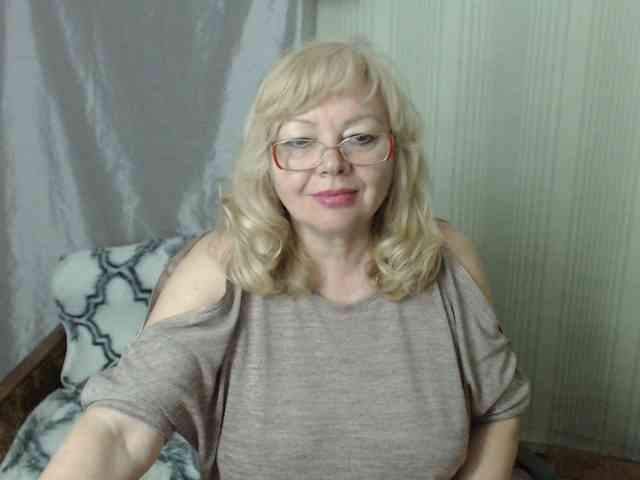 EvelynLoveShy webcam