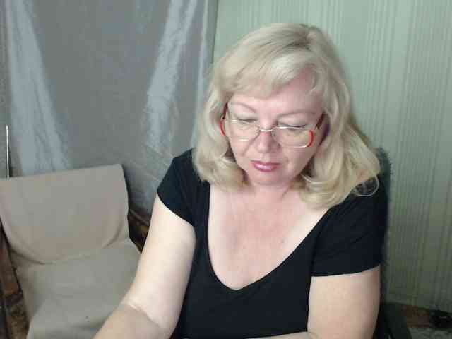 EvelynLoveShy webcam
