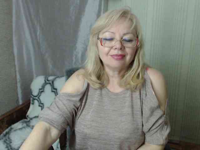 EvelynLoveShy webcam