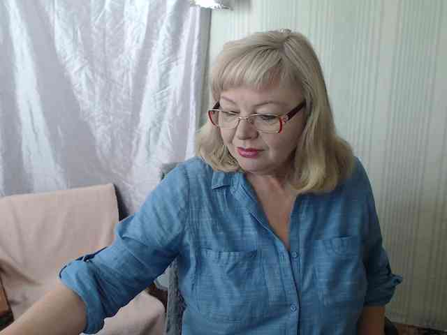 EvelynLoveShy webcam