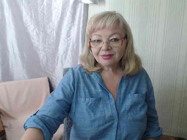 EvelynLoveShy webcam