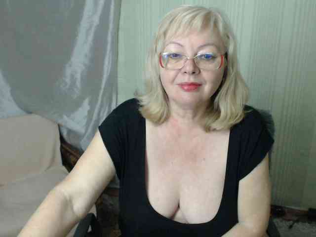 EvelynLoveShy webcam