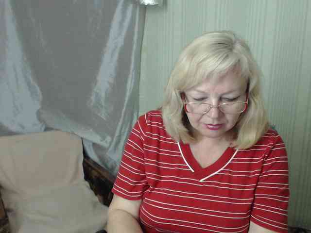 EvelynLoveShy webcam