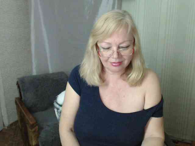 EvelynLoveShy webcam