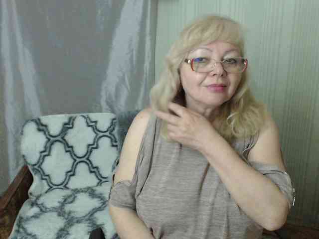 EvelynLoveShy webcam