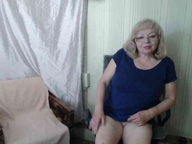 EvelynLoveShy webcam