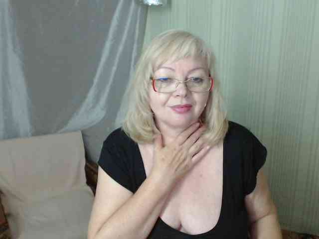 EvelynLoveShy webcam