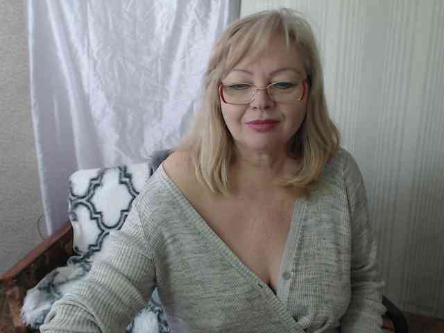 EvelynLoveShy webcam