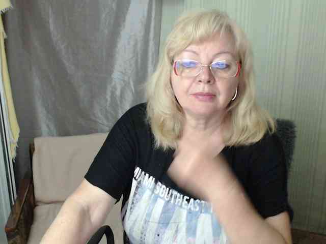 EvelynLoveShy webcam