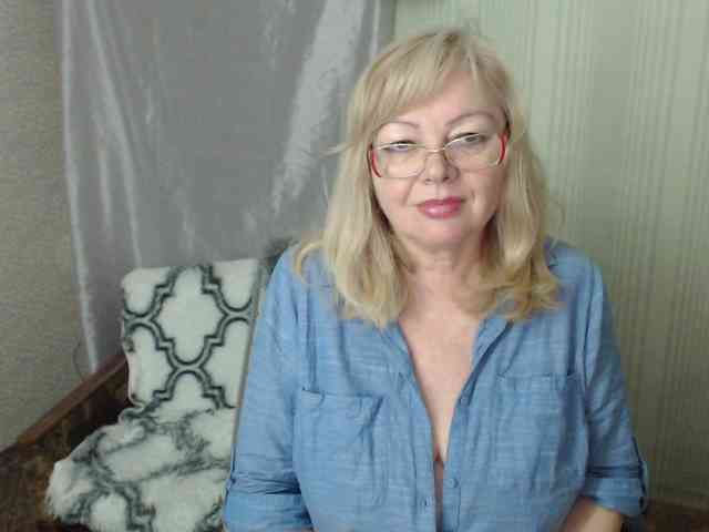 EvelynLoveShy webcam