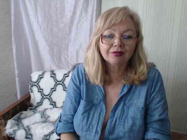 EvelynLoveShy webcam