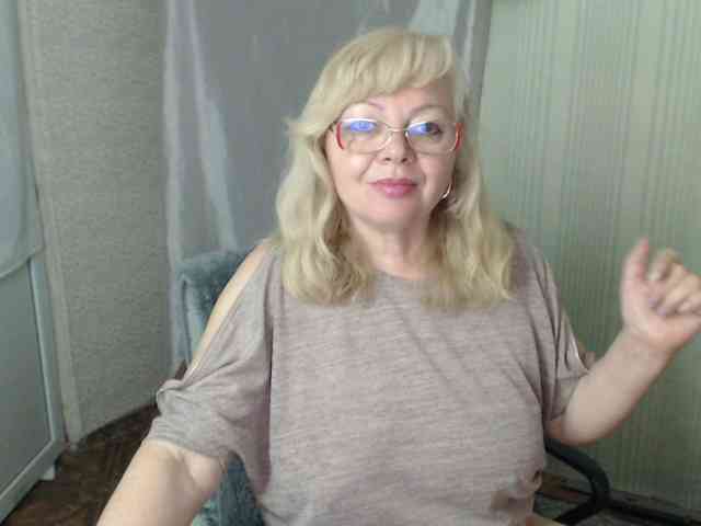 EvelynLoveShy webcam