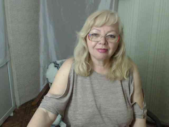EvelynLoveShy webcam