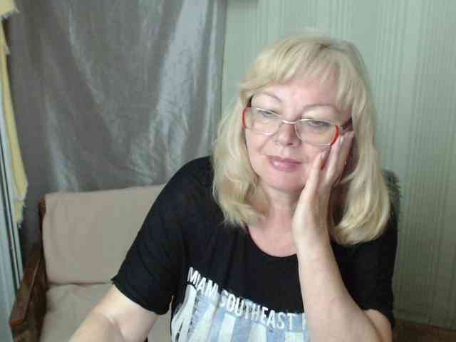 EvelynLoveShy webcam