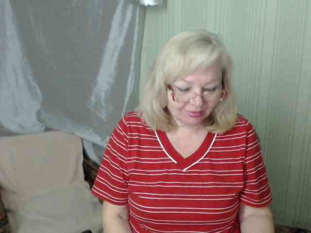 EvelynLoveShy webcam