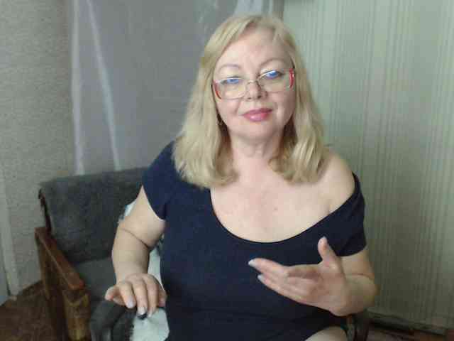 EvelynLoveShy webcam