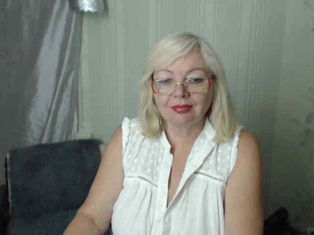 EvelynLoveShy webcam