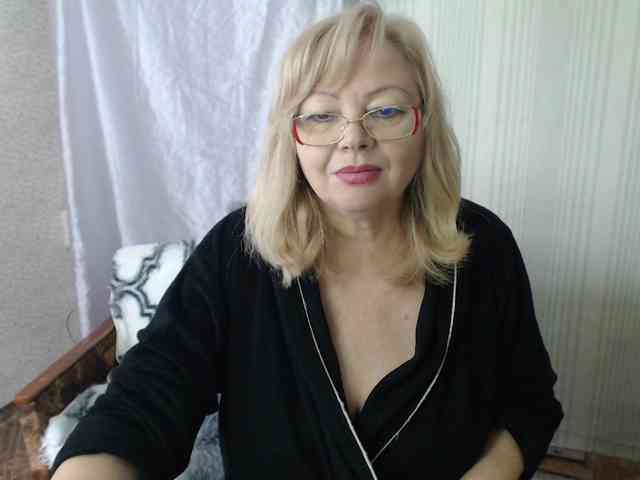 EvelynLoveShy webcam