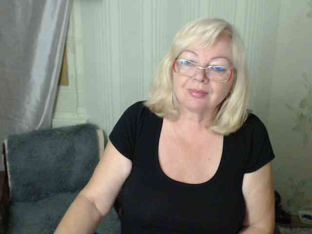 EvelynLoveShy webcam