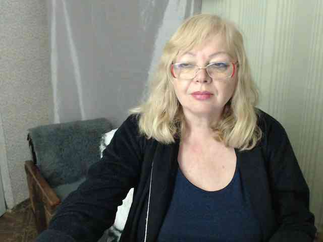 EvelynLoveShy webcam