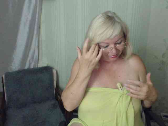 EvelynLoveShy webcam