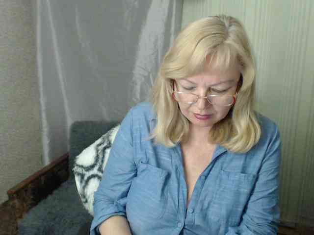 EvelynLoveShy webcam