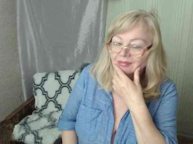 EvelynLoveShy webcam