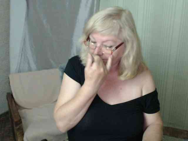 EvelynLoveShy webcam