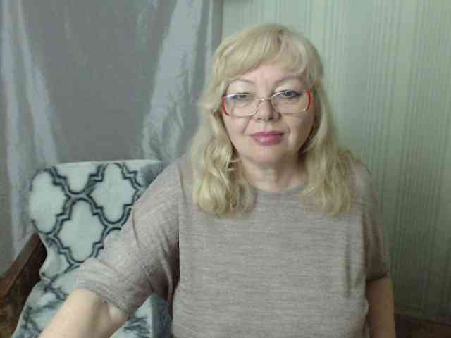 EvelynLoveShy webcam