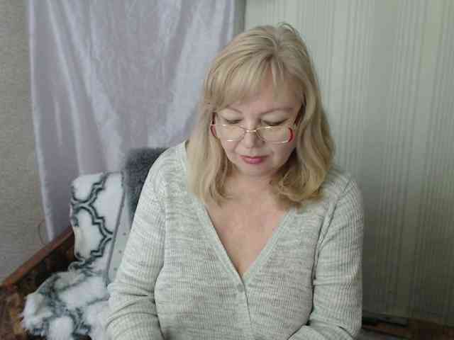 EvelynLoveShy webcam