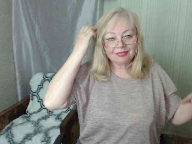 EvelynLoveShy webcam