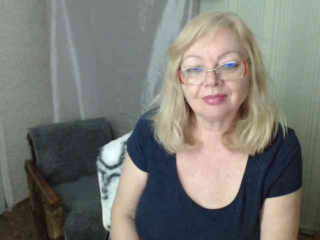 EvelynLoveShy webcam