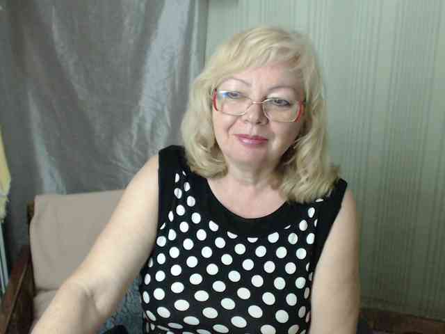 EvelynLoveShy webcam