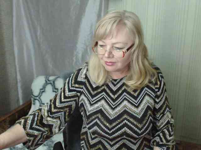 EvelynLoveShy webcam