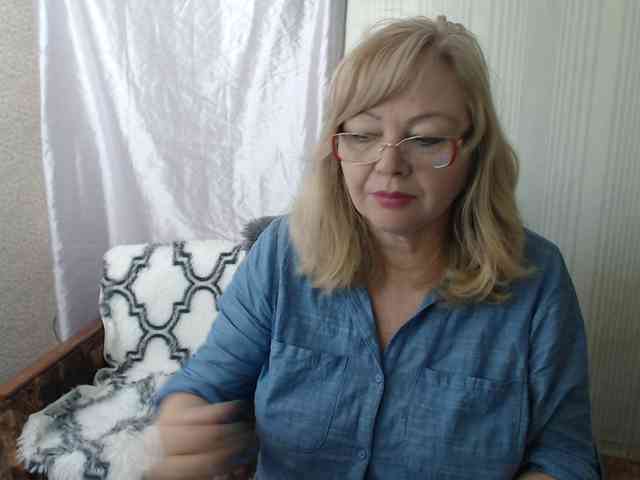 EvelynLoveShy webcam