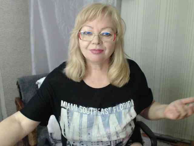 EvelynLoveShy webcam