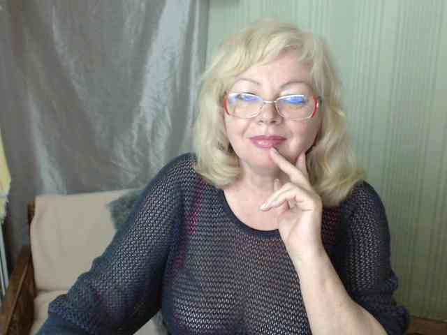 EvelynLoveShy webcam
