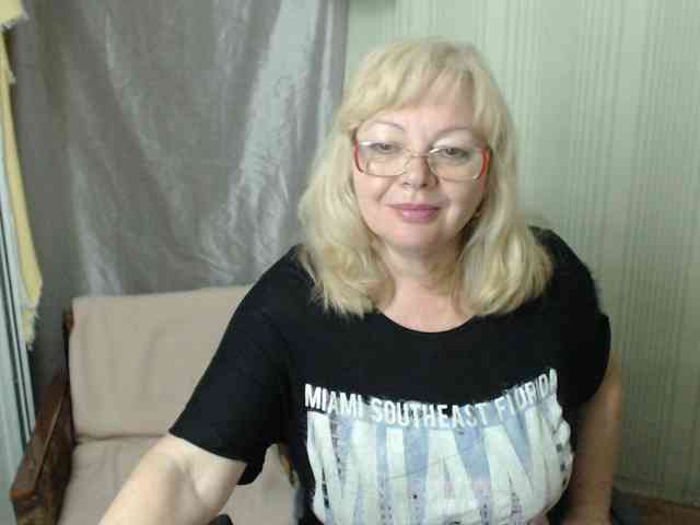 EvelynLoveShy webcam