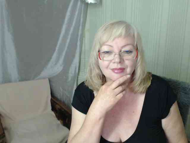 EvelynLoveShy webcam