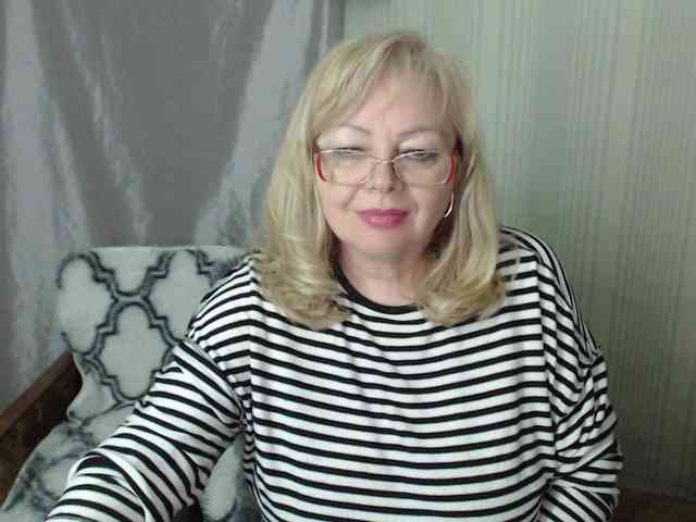 EvelynLoveShy webcam