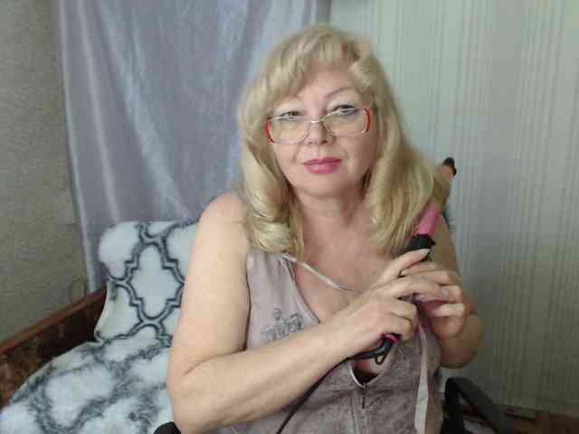 EvelynLoveShy webcam