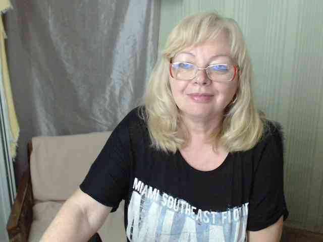 EvelynLoveShy webcam