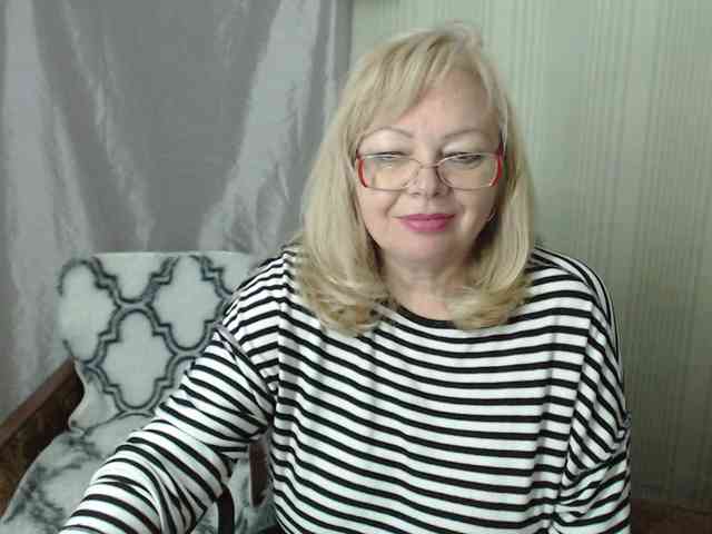 EvelynLoveShy webcam