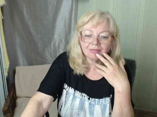 EvelynLoveShy webcam