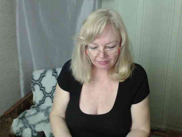 EvelynLoveShy webcam