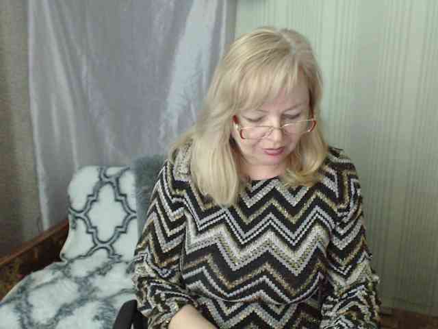 EvelynLoveShy webcam